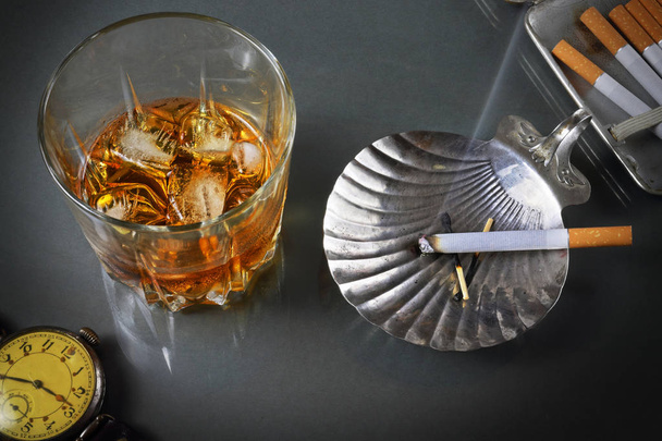Still life with a whisky glass and cigarettes in a retro style - Фото, зображення