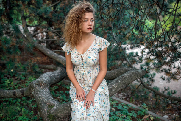 the summer curly girl - Фото, зображення