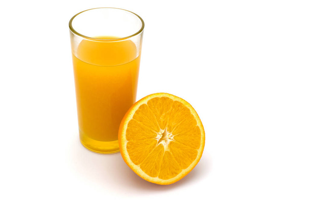 jus d'orange op wit - Foto, afbeelding