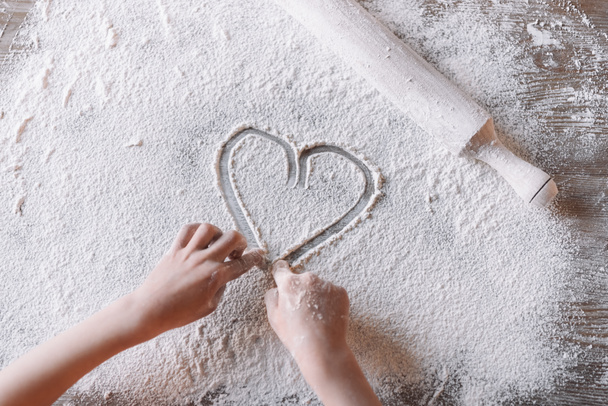 Heart symbol in flour - Photo, Image
