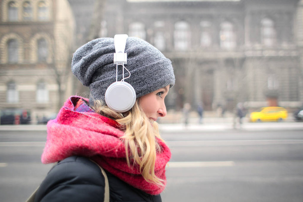 Blonde woman with headphones - Foto, Imagen