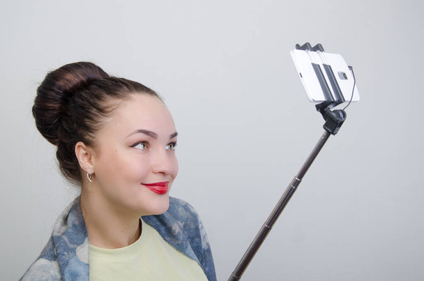girl with a stick for a selfie - Fotoğraf, Görsel