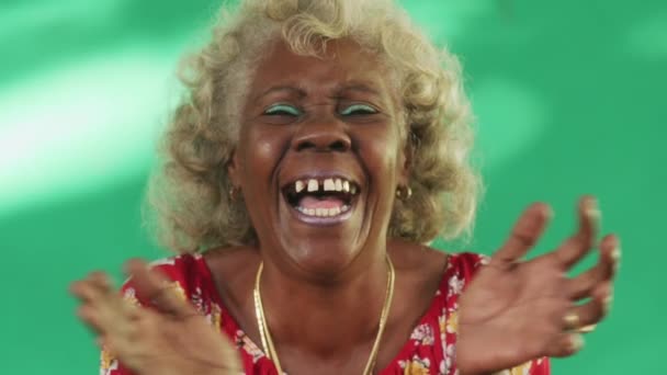 1 prawdziwych ludzi portret śmieszne osoby starsze kobiety Hiszpanie Pani śmiejąc się - Materiał filmowy, wideo