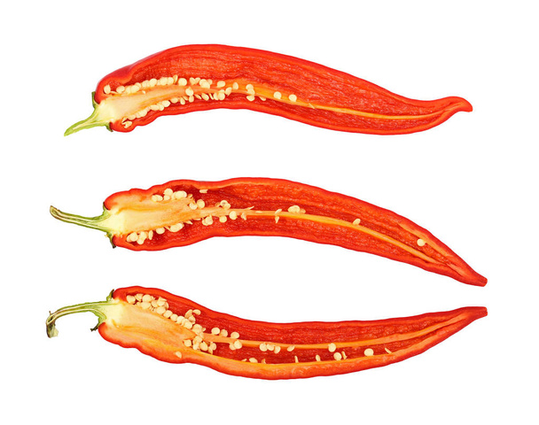 Tre peperoncini piccanti tagliati isolati su bianco
 - Foto, immagini