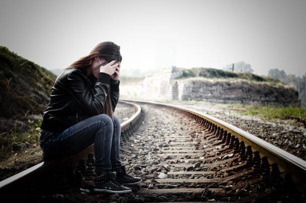 depressives und einsames Teenager-Mädchen - Foto, Bild