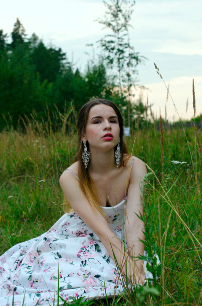 beautiful girl in a white dress - Fotografie, Obrázek