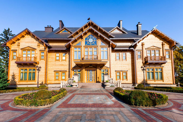 Бывшая резиденция четвертого президента Украины Виктора Y
 - Фото, изображение