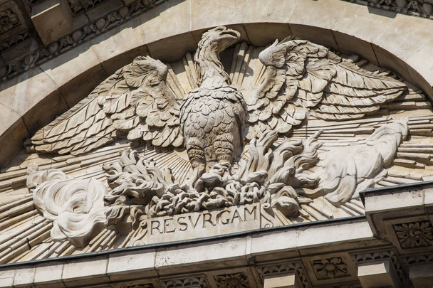 Phoenix Escultura en la fachada de la Catedral de St. Pauls
 - Foto, Imagen