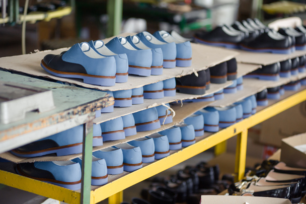El calzado es el proceso de fabricación de calzado
. - Foto, Imagen