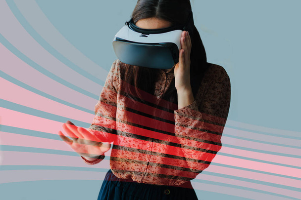 Vrouw met een bril van virtual reality. Technologie van de toekomst concept. Moderne imaging technologie. - Foto, afbeelding