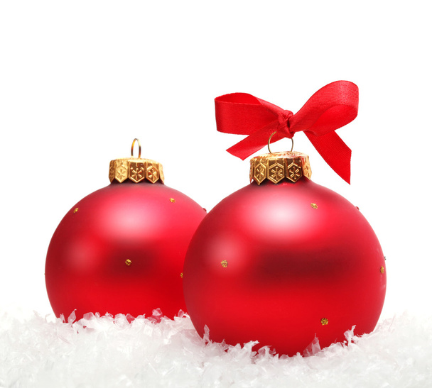 Red Christmas balls in snow - Valokuva, kuva