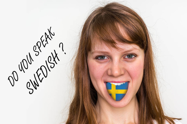 Czy znasz szwedzki? Kobieta z flagą na języku - Zdjęcie, obraz