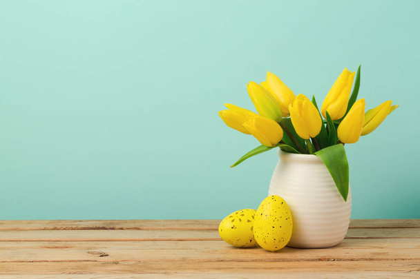 Easter holiday concept with tulip flowers - Foto, afbeelding