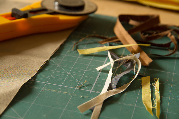 Cutting straps and ruler are on the cutting plate. - Zdjęcie, obraz