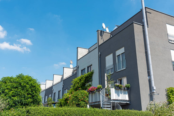 Seriële huizen met tuinen in Berlijn - Foto, afbeelding