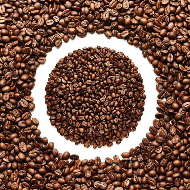 Circle of coffee beans - Foto, afbeelding
