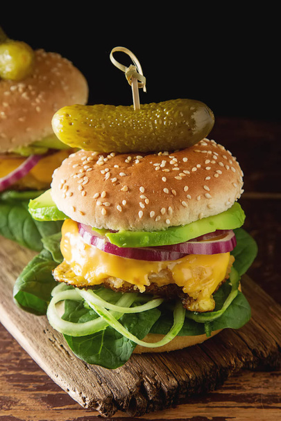 Fast food. Vegetarian burger with a chop, cucumber, tomato and l - Φωτογραφία, εικόνα