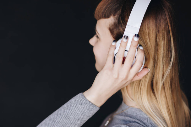 Young girl with headphones - Photo, image