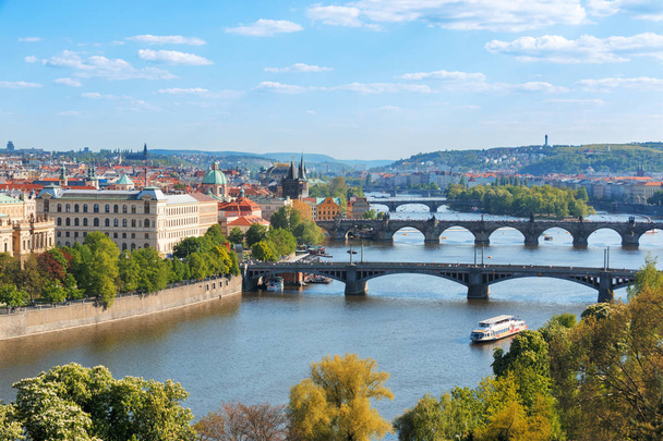 Praag bruggen, luchtfoto stadsgezicht, Tsjechië - Foto, afbeelding
