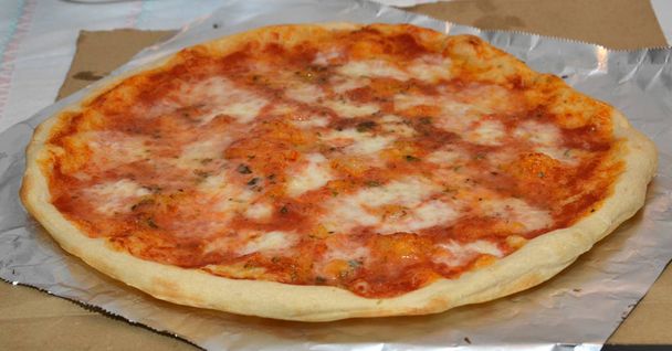 gute Margherita-Pizza - Foto, Bild