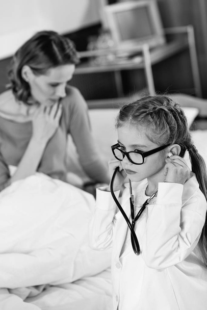 Little girl doctor - Foto, immagini