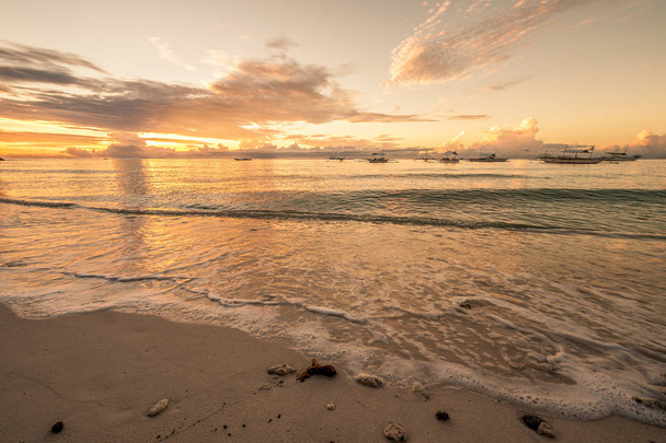 Tropisch strand zonsondergang in Filippijnen - Foto, afbeelding