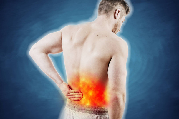 Konzeptbild eines Mannes mit Rückenschmerzen - Foto, Bild