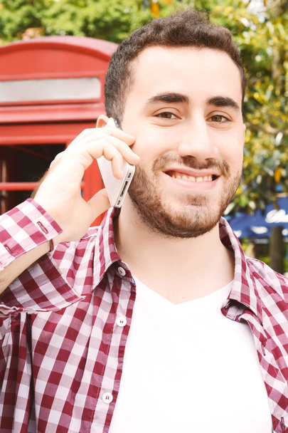 Latin man talking on the phone. - Foto, immagini