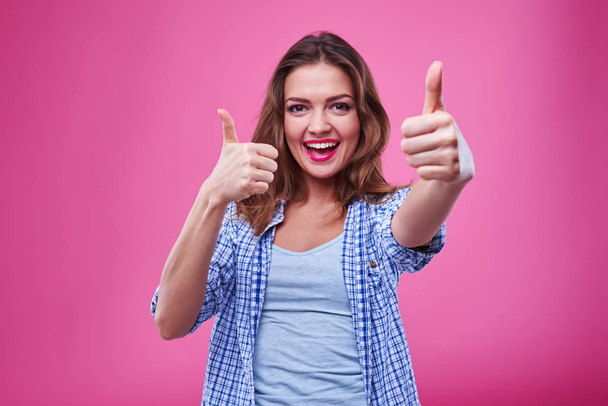 Young girl giving thumbs up isolated over pink background  - Fotoğraf, Görsel
