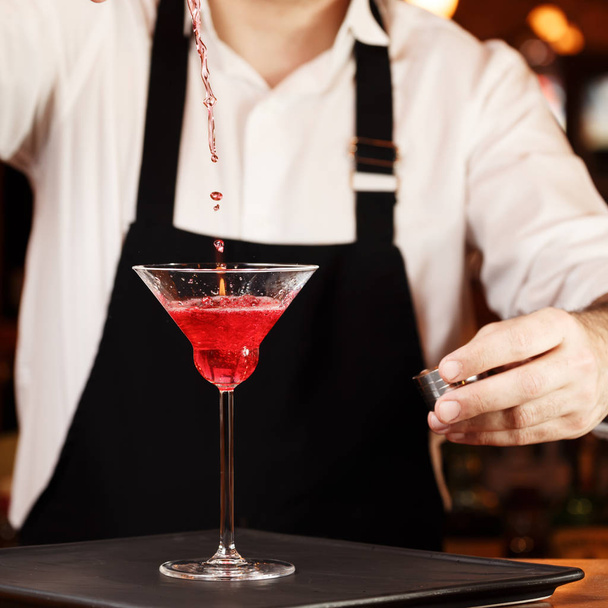 Barman in making cocktail at a nightclub. Nightlife concept. No  - Foto, Bild