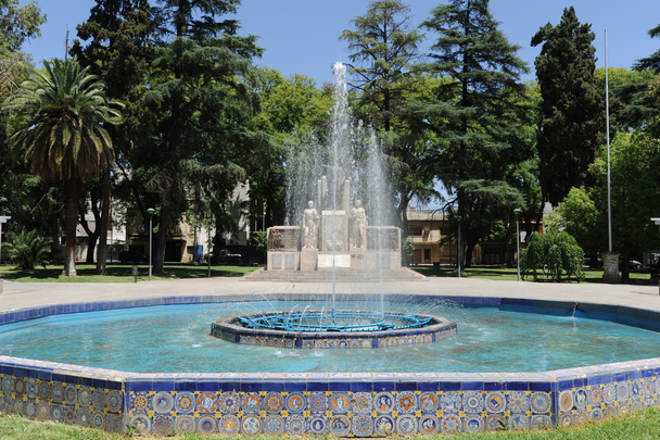 Fontanna na placu we Włoszech w mendoza, Argentyna - Zdjęcie, obraz