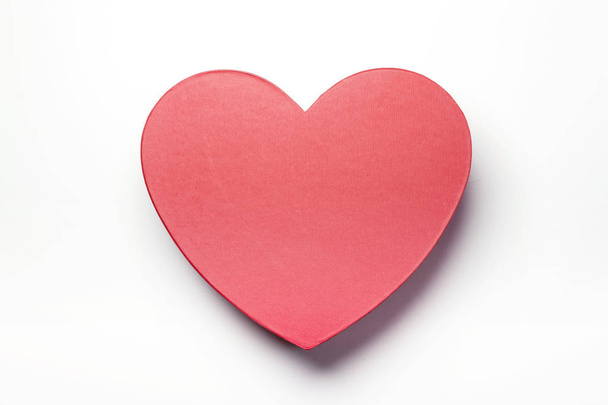 držící červené srdce box - Fotografie, Obrázek