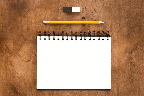 Ceruza és notebook tábla - Fotó, kép