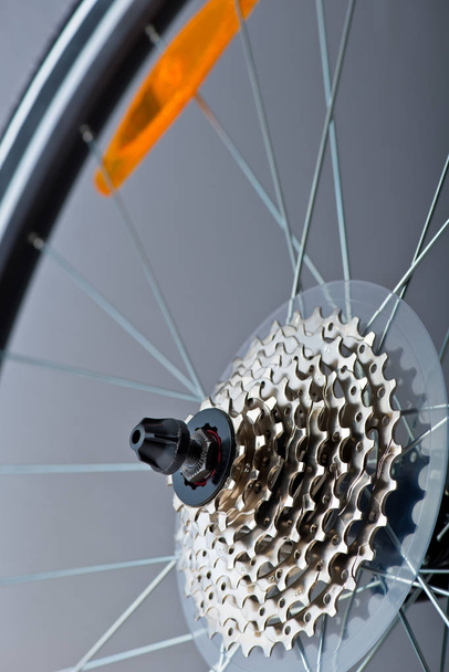 Detail Of Change- Speed And Chain Of New Bicycle - Foto, afbeelding