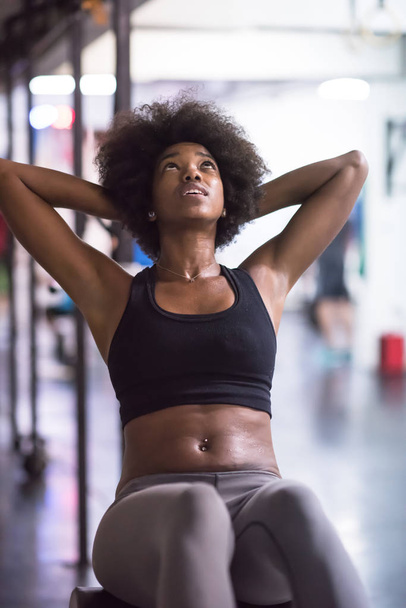 black woman doing sit ups at the gym - Photo, Image