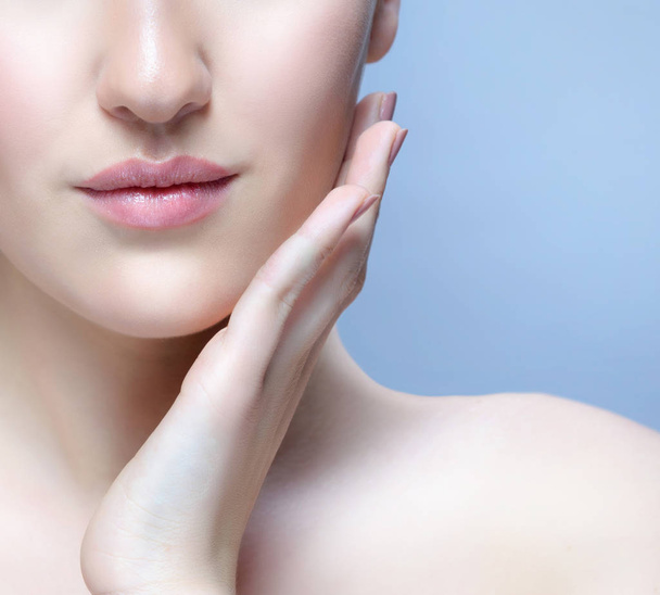woman beauty face neck lips - Foto, afbeelding
