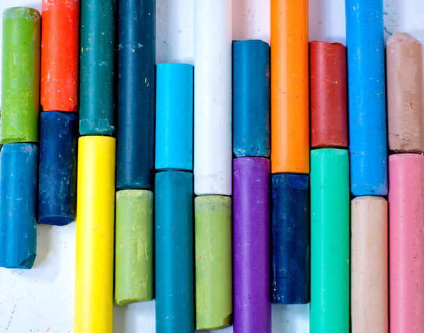 Набір кольорових чаш
 - Фото, зображення