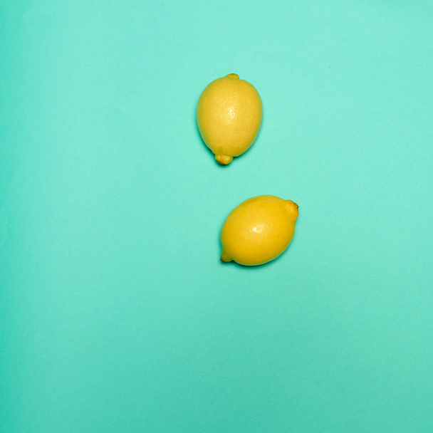 Lemons on blue background - Φωτογραφία, εικόνα