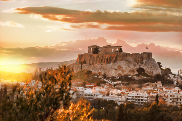 Akropol ze świątynią Partenon przed zachodem słońca w Atenach, Grecja - Zdjęcie, obraz