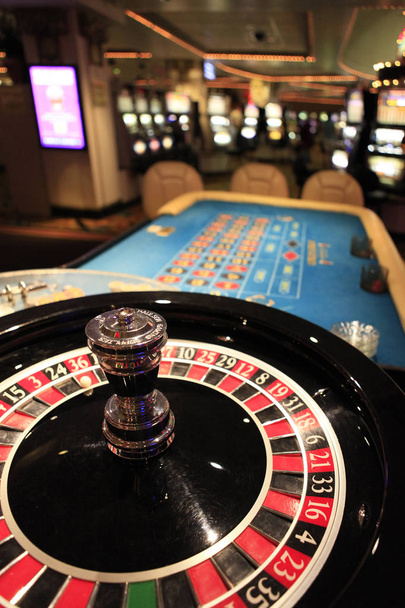 Rueda de ruleta en el casino
 - Foto, imagen