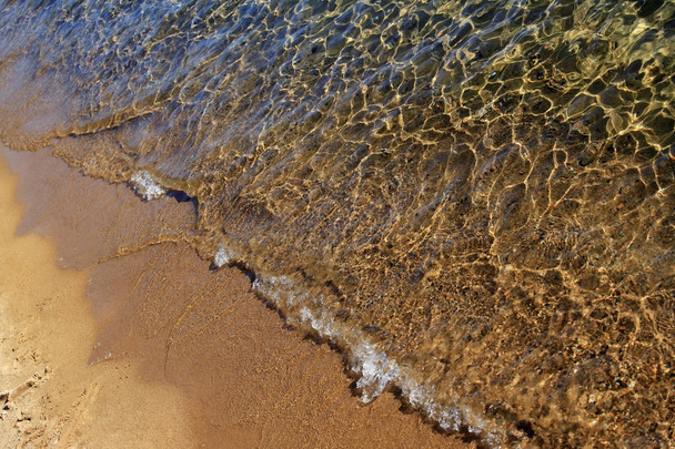 El fondo con agua clara
  - Foto, imagen
