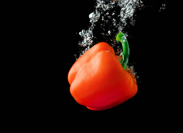 Red paprika in water - Фото, изображение
