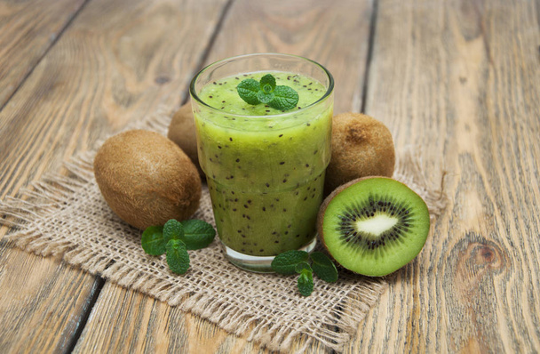 A kiwi smoothie - Foto, Imagen
