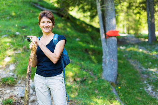 Hiking Senior Woman - Zdjęcie, obraz