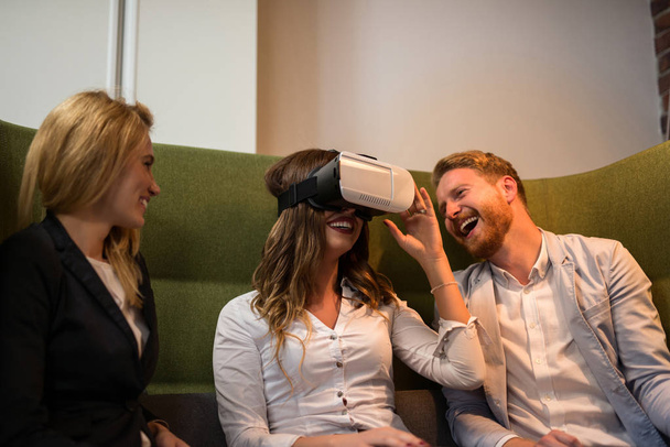 Virtual reality, changing the face of business! - Foto, immagini