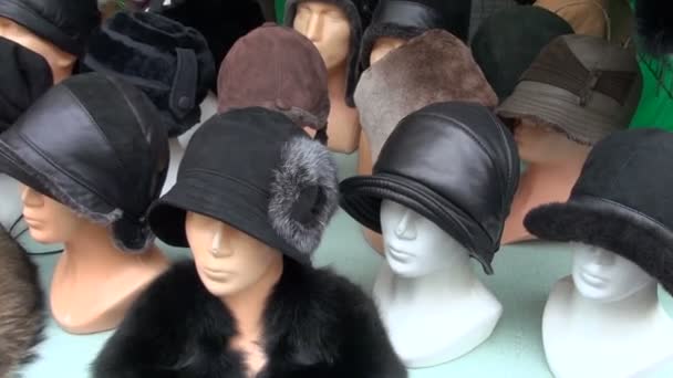 Cappelli di stagioni di autunno e invernali in fiera
 - Filmati, video