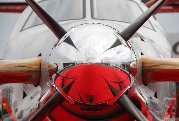 Közelről absztrakt vintage repülőgép légcsavar motor - Fotó, kép