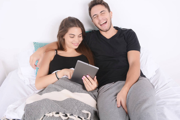 Couple using tablet in bed. - Fotoğraf, Görsel