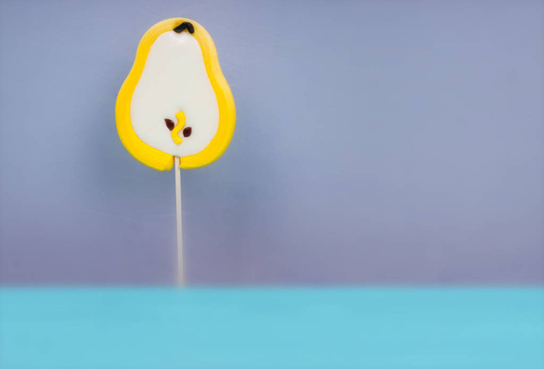 Delicious lollipop as a pear - Foto, afbeelding