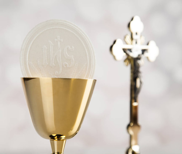 Sainte communion un calice d'or
 - Photo, image